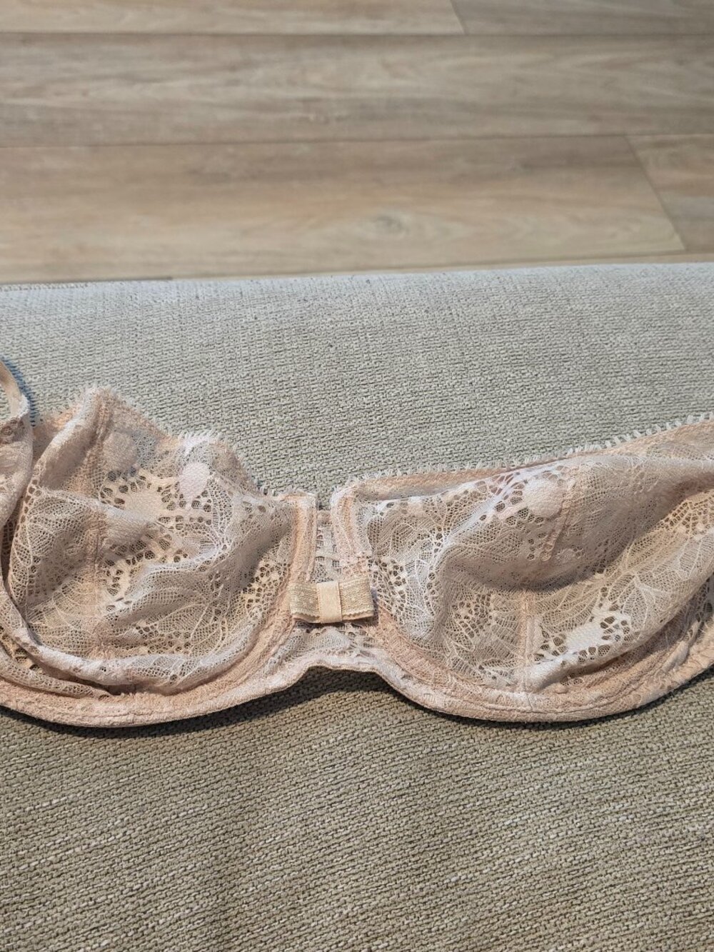 Chantelle Day to Night Lace Unlined Demi Bra 34DDD EUC